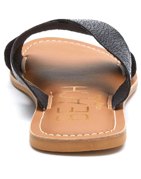 Pebble Black Stingray Sandals